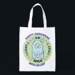 Hanukkah Happy Dog, Light, Eat, Spin Wiederverwendbare Einkaufstasche<br><div class="desc">Hanukkah Happy Hund, Light, Eat, Spin, weiße 2-seitige Tasche. Alle Designelemente können bearbeitet werden. Alle bearbeitbaren Texte können gelöscht und durch eine eigene Nachricht ersetzt werden. Verwenden Sie Ihre Lieblingsfarbe, Schriftart und Stil. Happy Hanukkah/Chanukah! Stil: Wiederverwendbare Beutel Grün gehen und retten den Planeten mit unserer wiederverwendbaren Lebensmitteltasche! Diese Tasche ist...</div>