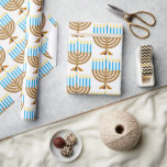 Hanukkah Jewish Menorah Hebrew Geschenk Geschenkpapier<br><div class="desc">Feiern Sie Hanukkah mit diesem symbolträchtigen Menorah-Design. Geschenkverpackung im Stil für Ihre Feier.</div>