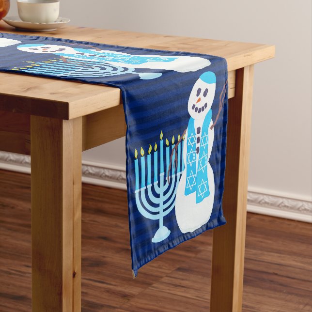 Hanukkah Judenschneemann und Blue Menorah Holiday Großer Tischläufer (Beispiel)