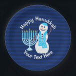 Hanukkah Jüdischer Schneemann und Blue Menorah Par Pappteller<br><div class="desc">Dieser lächelnde Hanukkah-Schneemann mit seinem Stern von David in leuchtend blau ist bereit, den Beifall zu Ihrem Hanukkah-Party zu bringen. Teller aus Papier sorgen für eine leichte Reinigung. Dunkelblaue Streifen und ein blaues Menorah Set aus Ihrem personalisierten Text für ein festliches Party Tisch. Achten Sie darauf, meinen Laden für mehr...</div>
