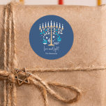 Hanukkah Liebe & Light Floral Menorah Runder Aufkleber<br><div class="desc">Hanukkah Liebe & Light Floral Menorah Aufkleber. Personalisieren Sie den benutzerdefinierten Text oben. Weitere Koordinationsgegenstände finden Sie in unserer Kollektion "Floral Hanukkah Menorah und Dreidel".</div>