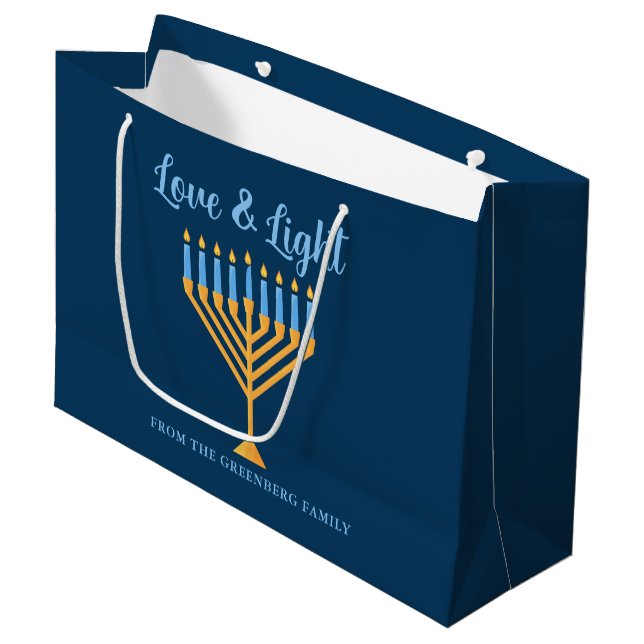 Hanukkah Liebe & Light Menorah individuell anpassb Große Geschenktüte (Vorderseite Schrägansicht)