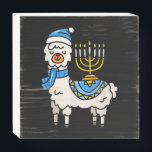 Hanukkah Llama Menorah Chanukah Alpaca Niedliches  Holzkisten Schild<br><div class="desc">Hanukkah Llama Menorah Chanukah Alpaca Niedlich Girls Geschenk Frauen. Llama Geburtstagsgeschenk,  Llamas Animal Lover Geschenk,  Cool Llama Geschenk !!</div>