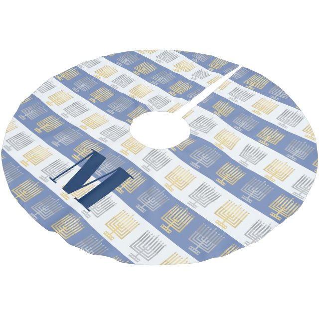 Hanukkah Silver Gold Menorah Optionale Monogramm Polyester Weihnachtsbaumdecke (Schrägansicht)