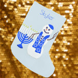 Hanukkah Snowman Chrismukkka für Kinder Fügen Sie  Kleiner Weihnachtsstrumpf<br><div class="desc">Personalisiert für Chrismukkah und Hanukkah, ist dieser fröhliche Schneemann-Strumpf für Sie maßgeschneidert. Die dunkelblaue Ferienmenorah und die weißen Kerzen passen zum Snowman's Star Of David scarf und der niedlichen kleinen Yarmulke. Personalisieren Sie diesen Chanukah Strumpf für ein besonderes Kind.. und auch für Erwachsene! Stöbern Sie in meinem Shop, um mehr...</div>