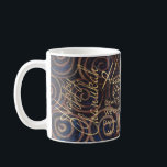 Hanukkah Spinning Golds Kaffeetasse<br><div class="desc">Hanukkah Spinning Golds Design" Chanukah Tasse. Personalisieren Sie durch Löschen von Text, "Lieber Bubbie, Wir Liebe Sie! Dana, Sarah und Daniel" und fügen Sie Ihre eigene Nachricht hinzu. Verwenden Sie Ihren bevorzugten Schriftart Stil, Farbe und Größe. Designelemente können verschoben, verändert und gelöscht werden. Danke, dass ihr angehalten und vorbeigekommen seid!...</div>