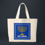 HANUKKAH Star David Menorah Personalisiert BUE Jumbo Stoffbeutel<br><div class="desc">Stilvolle Tasche mit goldfarbener Menorah und silberfarbenem Stern von David auf einem BLAU Hintergrund (blau, um die israelische Flagge zu entsprechen). Der Gruß HAPPY HANUKKAH ist individuell einstellbar, sodass Sie Ihren Namen hinzufügen oder den Gruß ändern können. Weitere passende Artikel sind in der HANUKKAH Kollektion von Berean Designs erhältlich, sodass...</div>