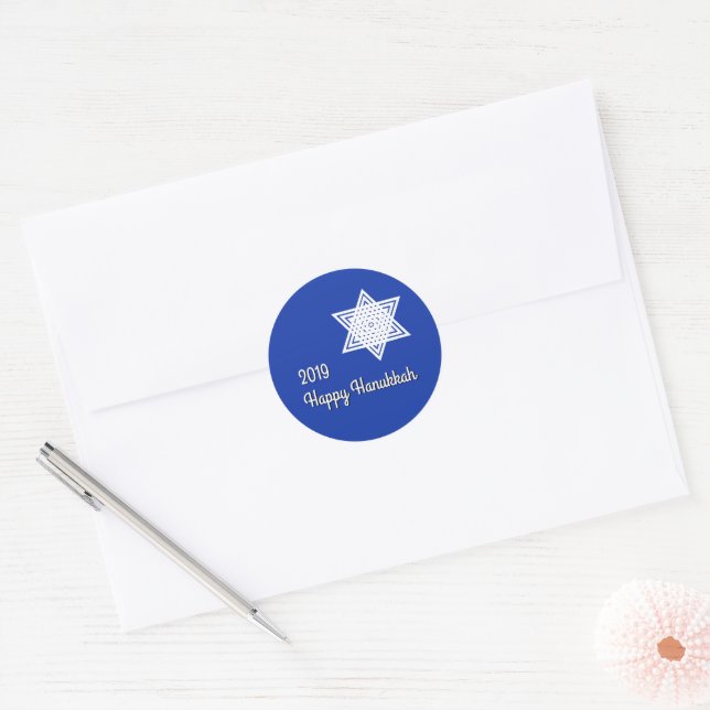 Hanukkah Star von David White auf blauem Hintergru Runder Aufkleber (Umschlag)