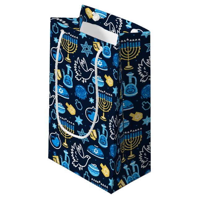 Hanukkah Symbole Blaues Muster Kleine Geschenktüte (Vorderseite Schrägansicht)