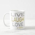 Hanukkah Tasse "Live Laugh Liebe a latke"<br><div class="desc">Gold und Silber, Spaß Hanukkah Tasse. "Lebe, lache, Liebe ein Latex! Chanukah Tasse. Personalisieren durch Löschen, "Happy Chanukah, Bubbie! Liebe, Amy & Jason", wählen Sie dann Ihre Lieblings-Schriftart Stil, Größe, Farbe und Formulierung, um Ihre Tasse zu personalisieren! Erstellen Sie ein einfaches Geschenk, indem Sie der Tasse einige Gaumen hinzufügen, verpacken...</div>