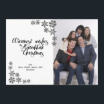 Hanukkah und Weihnachten Moderne Fotokarte<br><div class="desc">Wünschen Sie Familie und Freunde ein warmes Weihnachten und Hanukkah mit einer interreligiösen Karte. Mit einem modernen, kühnen Schwarzweiß-Schneeflocken-Motiv, mit Platz für ein Foto und einem eleganten Drehbuch mit den Worten "Diese Hanukkah und Weihnachten wünscht warm", sowie Platz für Ihre Nachricht auf der Vorderseite und das Datum auf der Rückseite....</div>