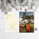 Hanukkiah Menorah Happy Hanukkah Foto Folien Feiertagskarte<br><div class="desc">Illustrierte menorah (hanukkiah) und "Happy Hanukkah" in echter Folie. Fügen Sie auf der Rückseite eine oder mehrere Fotos hinzu. Wählen Sie aus Gold,  Silber oder Rose-Goldfolie.</div>