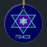 Hanukkka Friedenskunst Keramik Ornament<br><div class="desc">Blues aller Schattierungen, Lila und Lavendel in einer Blume mit einem geknoteten sechsseitigen Stern in der Mitte ist ein großartiger Weg Hanukka zu feiern und gleichzeitig Ihre Individualität zum Ausdruck zu bringen.</div>