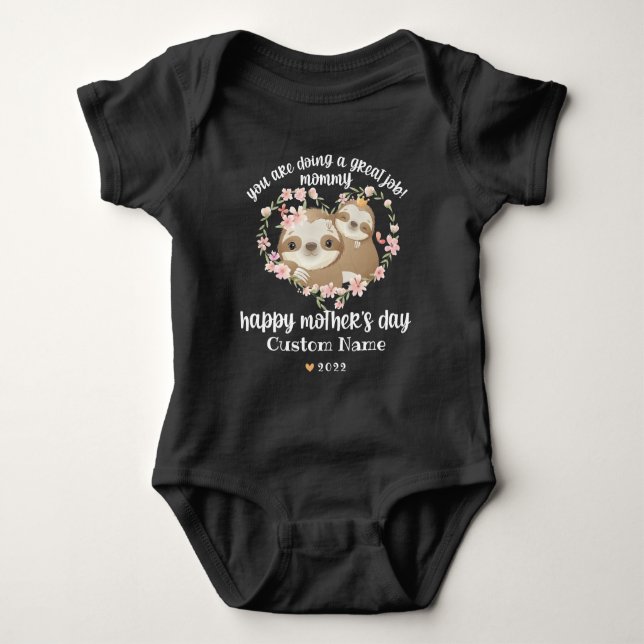 Hap Mother's Day - Sloth Design Baby Strampler (Vorderseite)