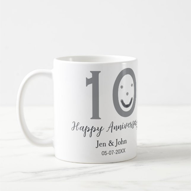 Happy 10. Jubiläum Datum grau kühn emoji Kaffeetasse (Links)