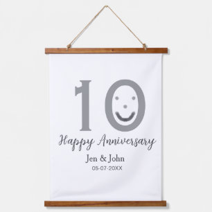 Happy 10. Jubiläum Datum grau kühn emoji Wandteppich Mit Holzrahmen