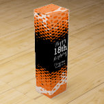 Happy 18. Geburtstag orange Girlie Weinkiste Wein-Geschenkverpackung<br><div class="desc">Hellorange,  weiße und schwarze Girlie Geburtstagsgurt Geschenkboxen für Wein oder andere Getränke. Reads Happy 18th Birthday Shenika Vintag 2002,  passen Sie mit Ihrem eigenen Geburtstagsmädchen Name und Alter. Grafisches Muster und Design von Sarah Trett.</div>