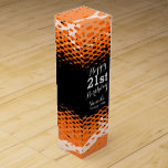 Happy 21. Geburtstag orange Girlie Weinkiste Wein-Geschenkverpackung<br><div class="desc">Hellorange,  weiße und schwarze Girlie Geburtstagsgurt Geschenkboxen für Wein oder andere Getränke. Reads Happy 21. Geburtstag Shenika Vintag 1998,  anpassen mit Ihrem eigenen Geburtstag Mädchen Namen und Alter. Grafisches Muster und Design von Sarah Trett.</div>
