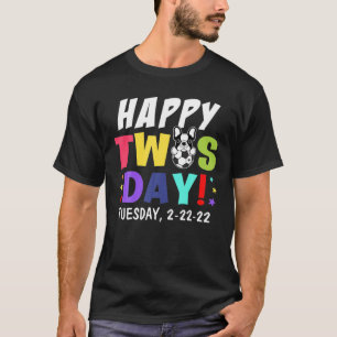 Happy 2/22/22 Zweitägige Hunde Mops Fußball Dienst T-Shirt