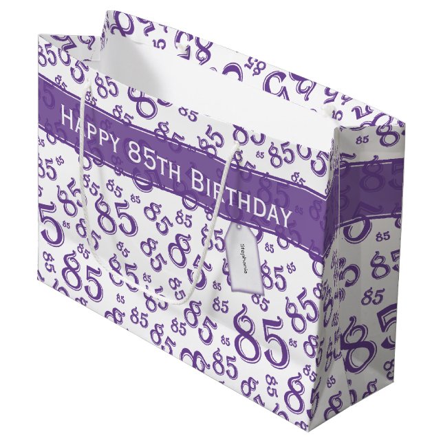 Happy 85. Geburtstag Zahlenmuster Lila/weiß Große Geschenktüte (Vorderseite Schrägansicht)