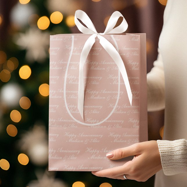 Happy Anniversary Script with Name Dusty Rose Mittlere Geschenktüte (Von Creator hochgeladen)