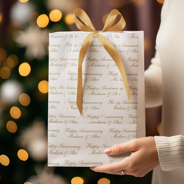 Happy Anniversary Script with Name White Gold Mittlere Geschenktüte (Von Creator hochgeladen)
