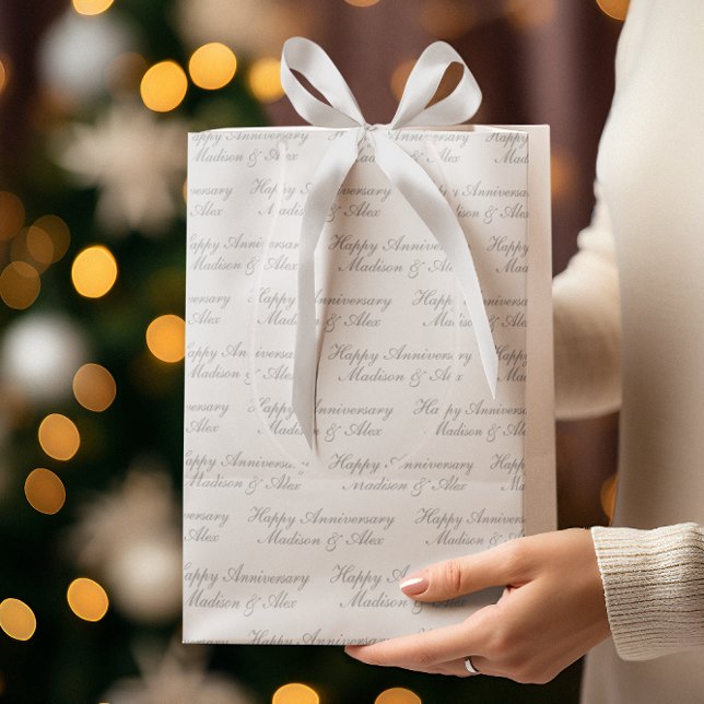 Happy Anniversary Script with Name White Silver Mittlere Geschenktüte (Von Creator hochgeladen)