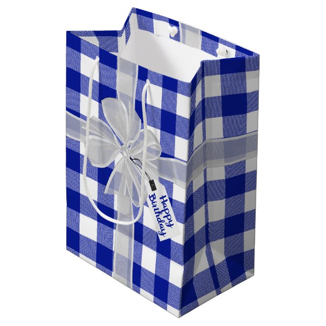 Happy Birthday Bow auf Kariert Mittlere Geschenktüte (Vorderseite Schrägansicht)