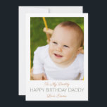 Happy Birthday Daddy From Baby<br><div class="desc">Eine süße Geburtstagskarte für Papa vom Baby. Ersetzen Sie dieses Foto durch Ihr eigenes Foto Ihrer Zwillinge. Adorable Babys mit gestopften Spielzeugen in sanften Farben. Wenn Sie es vorziehen, können Sie die Typfarbe ändern, indem Sie auf "Weiter anpassen" klicken Sie auf den Typ und dann auf Farben klicken, um die...</div>
