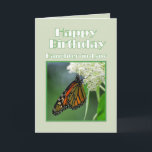 Happy Birthday Daughter-Schwiegerfliege Karte<br><div class="desc">Sie können diese Karte personalisieren. "Mögen die Flügel des Schmetterlings die Sonne küssen und Ihre Schulter ans Licht bringen,  um Ihnen Glück,  Glück und Liebe zu bringen,  heute,  morgen und darüber hinaus. ~ Irish Blessing ~ " Ein Monarch-Schmetterling sickert Nektar aus einer weißen Sumpfmilkweed-Blume.</div>