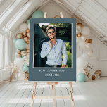 Happy Birthday Foto Husband<br><div class="desc">Erleben Sie Geburtstagsfeiern mit unserem personalisierten Geburtstagsschild, das Charme und Festlichkeit verbindet. Dieses wunderschöne Schild zeigt ein gepflegtes Foto der Geburtstagsehre und verkörpert das Wesen ihres besonderen Tages. Mit ihrem Namen angepasst, wird sie zu einem einzigartigen und wertvollen Sake. Erleben Sie den Anlass mit diesem lebendigen Schild, einem herausragenden Herzstück,...</div>