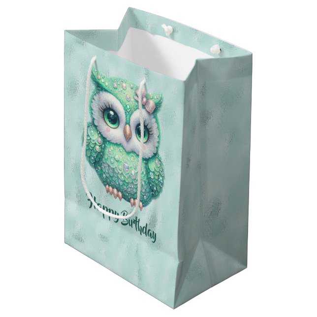 Happy Birthday Green Owl on Green Mittlere Geschenktüte (Vorderseite Schrägansicht)