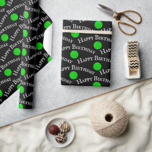Happy Birthday Green Pickleballs auf schwarz Geschenkpapier