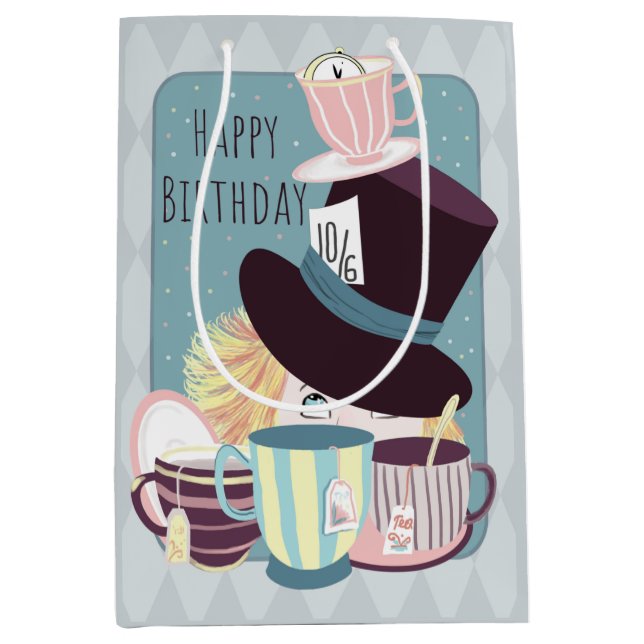     Happy Birthday Mad Hatter Tea Party Mittlere Geschenktüte (Vorderseite)