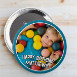 Happy Birthday Modern Simple Star Foto Button<br><div class="desc">Dieses einfache und moderne Design besteht aus Serifentypografie und fügt ein individuelles Foto hinzu.</div>