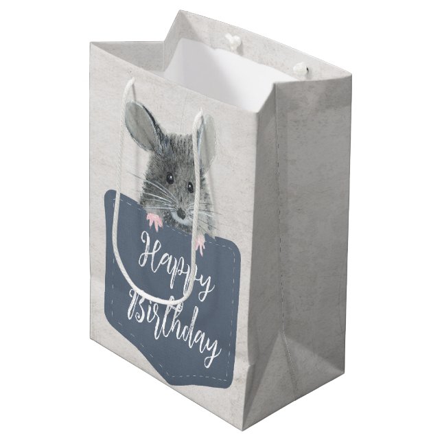 Happy Birthday Mouse in Pocket Mittlere Geschenktüte (Vorderseite Schrägansicht)