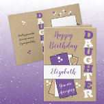 Happy Birthday phantastisch Daughter lila rustikal Karte<br><div class="desc">Herzlichen Glückwunsch zum Geburtstag phantastische Tochter. Fügen Sie ihren Namen und eine Nachricht hinzu. Lila und weiß gestaltet,  mit einem *Kraft-Hintergrund. *Real Kraft Karte wird nicht verwendet</div>