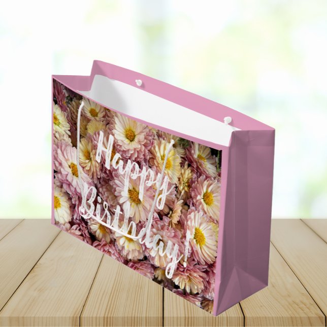 Happy Birthday Pink Chrysanthemums Floral Foto Große Geschenktüte (In Situ)