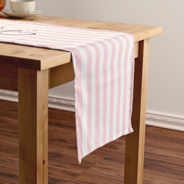 Happy Birthday Pink & White Stripe Tischläufer (Beispiel)