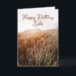 Happy Birthday Sister - Rustic Birthday Card Feiertagskarte<br><div class="desc">Benutzerdefinierte Geburtstagskarte mit rustikalem Sonnenuntergang-Foto mit "Happy Birthday Sister" in Schrift-Typografie. Farbige Innenausstattung und Rücken. Auch für Instant Download verfügbar, um einfach mit Freunden und Familie zu teilen.</div>