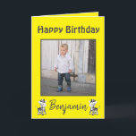Happy Birthday Son Zebra Safari Yellow Feiertagskarte<br><div class="desc">Wünschen Sie Ihrem Sohn einen guten Geburtstag mit dieser hellen Grußkarte. Der Hintergrund ist eine lebendige gelbe Farbe mit einem grauen Text. Ihr personalisiertes Foto ist vorne und links. Innerhalb der Karte ist eine liebevolle Nachricht, die Sie weiter anpassen können, wenn Sie möchten. Bestellen Sie noch heute Ihre Bestellung! Fotografie...</div>