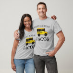 Happy Birthday Yellow School Buslehrer Bildung T-Shirt<br><div class="desc">Personalisieren Sie einfach mit Ihren Informationen! Das Tee-Shirt zeigt eine originelle Marker-Abbildung eines gelben Schulbusses mit HAPPY BIRTHDAY in einem lustigen Schriftart. Diese Abbildung ist auch auf anderen Produkten verfügbar. Sehen Sie nicht, wonach Sie suchen? Brauchen Sie Hilfe bei der Anpassung? Kontaktieren Sie Rebecca, um etwas für Sie entworfen zu...</div>