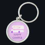 HAPPY CAMPER RV Motorhome Camping CUSTOM Schlüsselanhänger<br><div class="desc">Passen Sie diesen niedlichen Schlüsselanhänger mit Ihrem eigenen Text,  Ihrem Namen oder allem anderen an,  was Ihnen gefällt. Mit diesem Vintagen RV-Design,  das von mir für Sie handgezeichnet wurde,  bereiten Sie sich auf Ihre Reise vor. Karo in meinem Shop für viele weitere passende Artikel!</div>