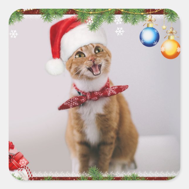 Happy Cat in Red Weihnachtsmütze Quadratischer Aufkleber (Vorderseite)