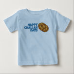 Happy Challah Days Hanukkah Chanukah Holiday Brot Baby T-shirt<br><div class="desc">Eine originelle Marker-Illustration eines Laib geflochtenen herausfordernden Brotes, mit HAPPY CHALLAH DAYS in einem lustigen Schriftart. Perfekt für Hanukkah! Diese Urlaubsanschauung ist auch auf anderen Produkten verfügbar. Sehen Sie nicht, wonach Sie suchen? Brauchen Sie Hilfe bei der Anpassung? Kontaktieren Sie Rebecca, um etwas für Sie entworfen zu haben.</div>