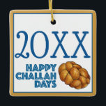 Happy Challah Days Hanukkah Jüdisches Urlaubsbrot Keramikornament<br><div class="desc">Das Ornament zeigt eine originelle Marker-Illustration eines Laib geflochtenen herausfordernden Brotes, mit HAPPY CHALLAH DAYS in einem blauen Schriftart. Ideal für Hanukkah-Gaben. Dieses jüdische Urlaubsdesign ist auch auf anderen Produkten erhältlich. Sehen Sie nicht, wonach Sie suchen? Brauchen Sie Hilfe bei der Anpassung? Kontaktieren Sie Rebecca, um etwas für Sie entworfen...</div>