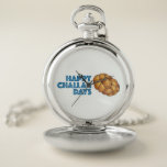 Happy Challah Days Jewish Holidays Hanukkah Brot Taschenuhr<br><div class="desc">Die Pocket-Uhr zeigt eine originelle Marker-Abbildung eines Laib von herausforderndem Brot,  mit HAPPY CHALLAH DAYS in einem blauen Schriftart. Gut für Hanukkah! Sehen Sie nicht,  wonach Sie suchen? Brauchen Sie Hilfe bei der Anpassung? Klicken Sie auf "Kontakt mit diesem Designer",  um etwas für Sie erstellt zu haben!</div>