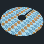 Happy Challah Days Jewish Holidays Hanukkah Polyester Weihnachtsbaumdecke<br><div class="desc">Der Holiday Tree Rock zeigt eine originelle Marker-Illustration eines köstlichen Laib von herausforderndem Brot, mit HAPPY CHALLAH DAYS in einem lustigen Schriftart, auf blauem Hintergrund gedruckt. Ideal für die Dekoration von Ferien! Dieses Design ist auch auf anderen Produkten erhältlich. Sehen Sie nicht, wonach Sie suchen? Brauchen Sie Hilfe bei der...</div>