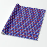 Happy Chrismukkah Holiday Menorah Weihnachtsmannmü Geschenkpapier<br><div class="desc">Wrap Geschenke im Stil mit diesem Happy Chrismukkah Urlaub Menorah mit Weihnachtsmannmütze Geschenkpapier. Alle Optionen sind verfügbar. Ideal für Leute, die Hanukka und Weihnachten feiern. Dieses Bild erscheint auch auf anderen Artikeln und kann in meinem Geschäft gefunden werden. Bilder/Fotografien und Designs werden von Künstlern erstellt und gehören dem Copyright ©2020...</div>