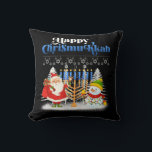 Happy Chrismukkah Jüdische Weihnachtszeit Hanukkah Kissen<br><div class="desc">Weihnachtsjunge Kinder Kinder Jugendliche Männer. Funny Spaß Grafik Tee Kostüme für diejenigen,  die glauben an Weihnachtsmann,  Liebe Hirsch,  Rentier,  Elf,  Elfen,  Gesang Songs,  Party Dekoration,  Baum,  Hut,  Socken Dieses Weihnachtstee mit Grafik ist ein großes Weihnachtsgeschenk</div>